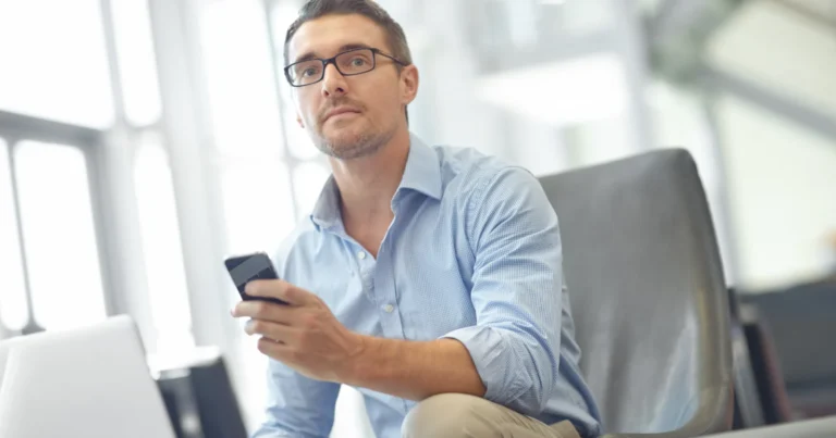 Why You Reply "K" Instantly But Ignore Deep Conversations for Days