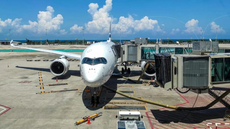US flight delays today